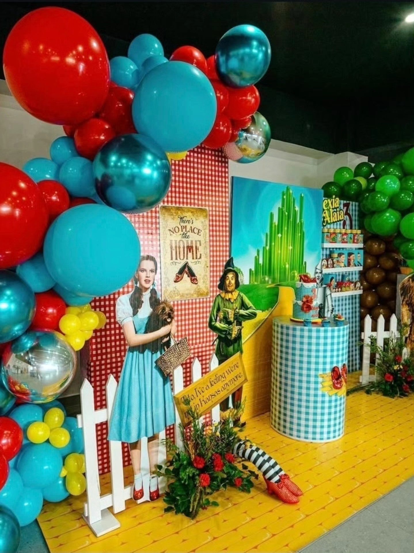 Wizard of Oz Life-Size Standee Set – Party Decor Featuring Dorothy, Scarecrow, Tin Man, Lion & Toto